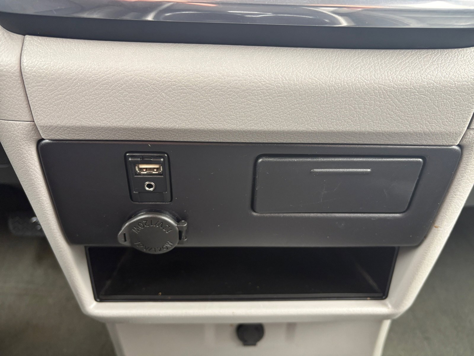 Used 2015 Toyota Sienna LE image 19