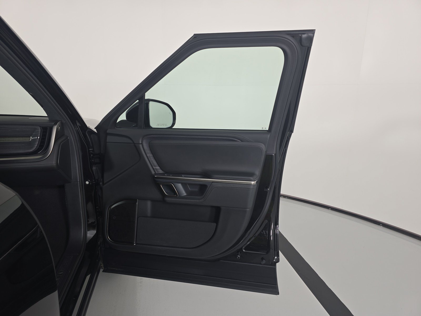 Used 2024 Rivian R1S Adventure AWD/4WD image 18