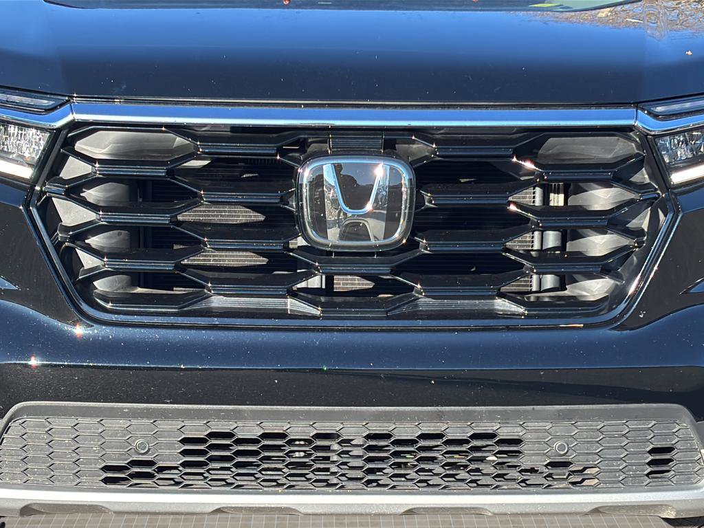 Used 2023 Honda Pilot Touring image 9