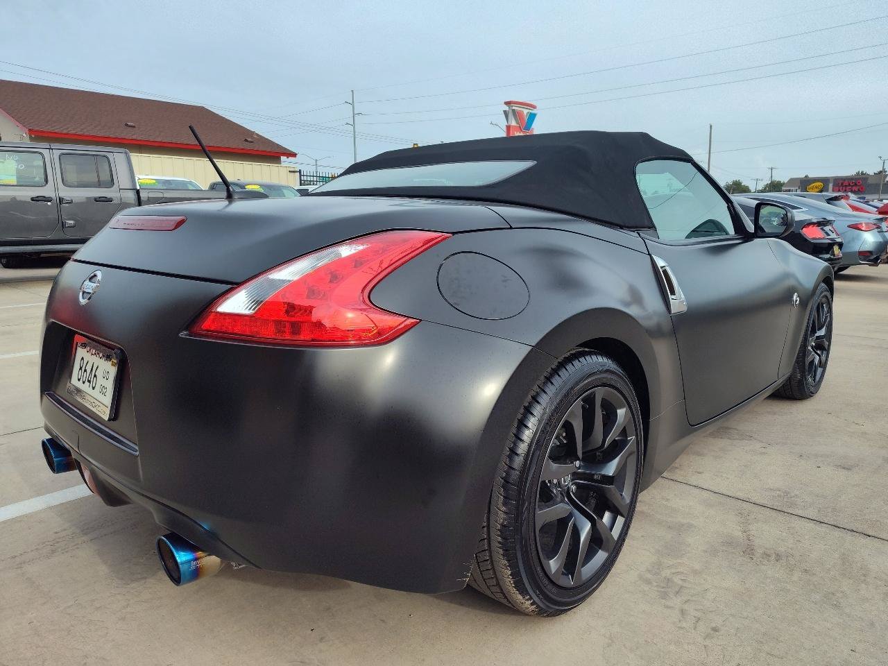 Used 2015 Nissan 370Z Roadster RWD image 39