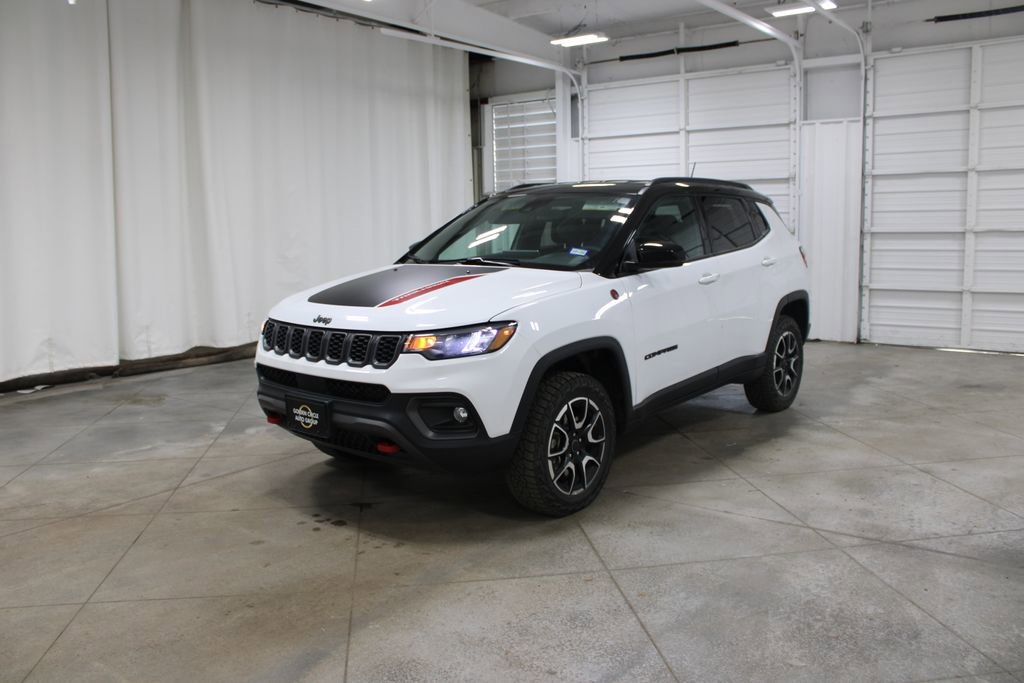 Used 2025 Jeep Compass Trailhawk image 4