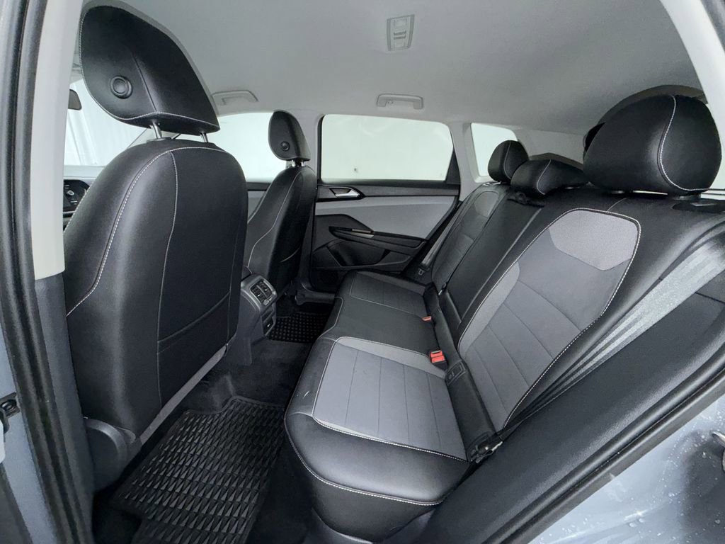 Used 2022 Volkswagen Taos SE w/ Driver Assistance Package AWD/4WD image 9