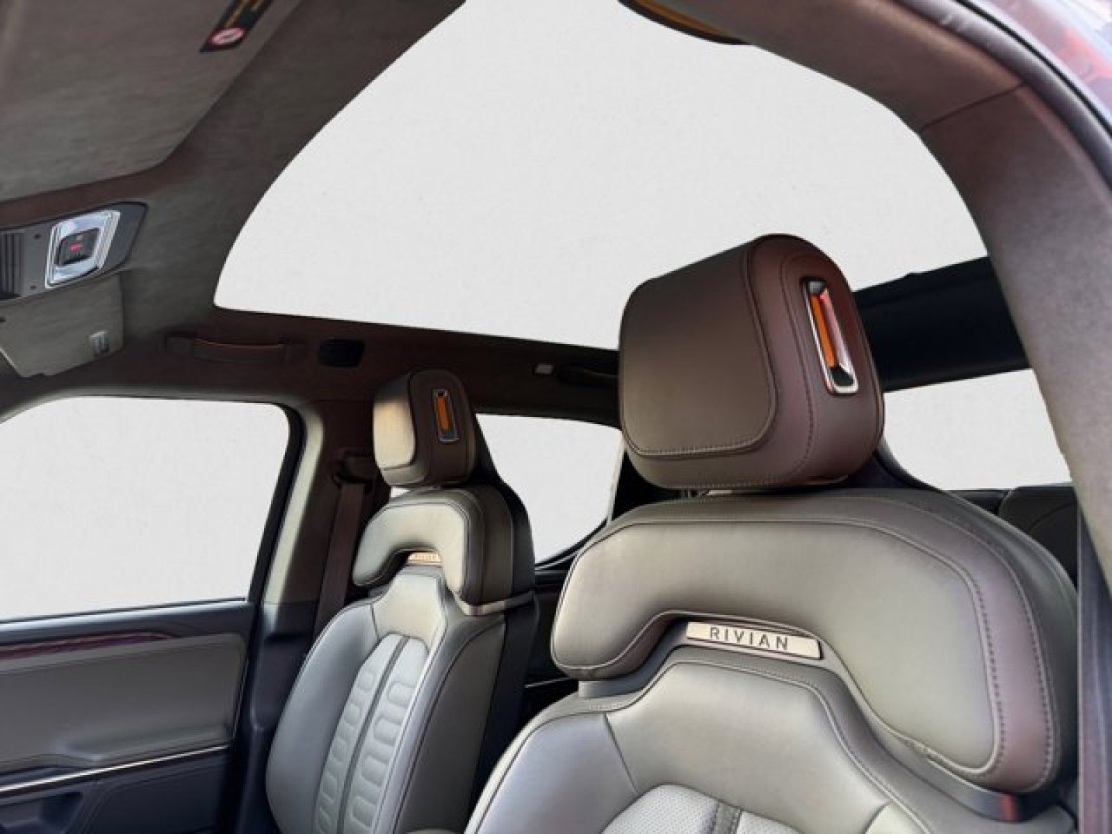 Used 2023 Rivian R1T Adventure image 13