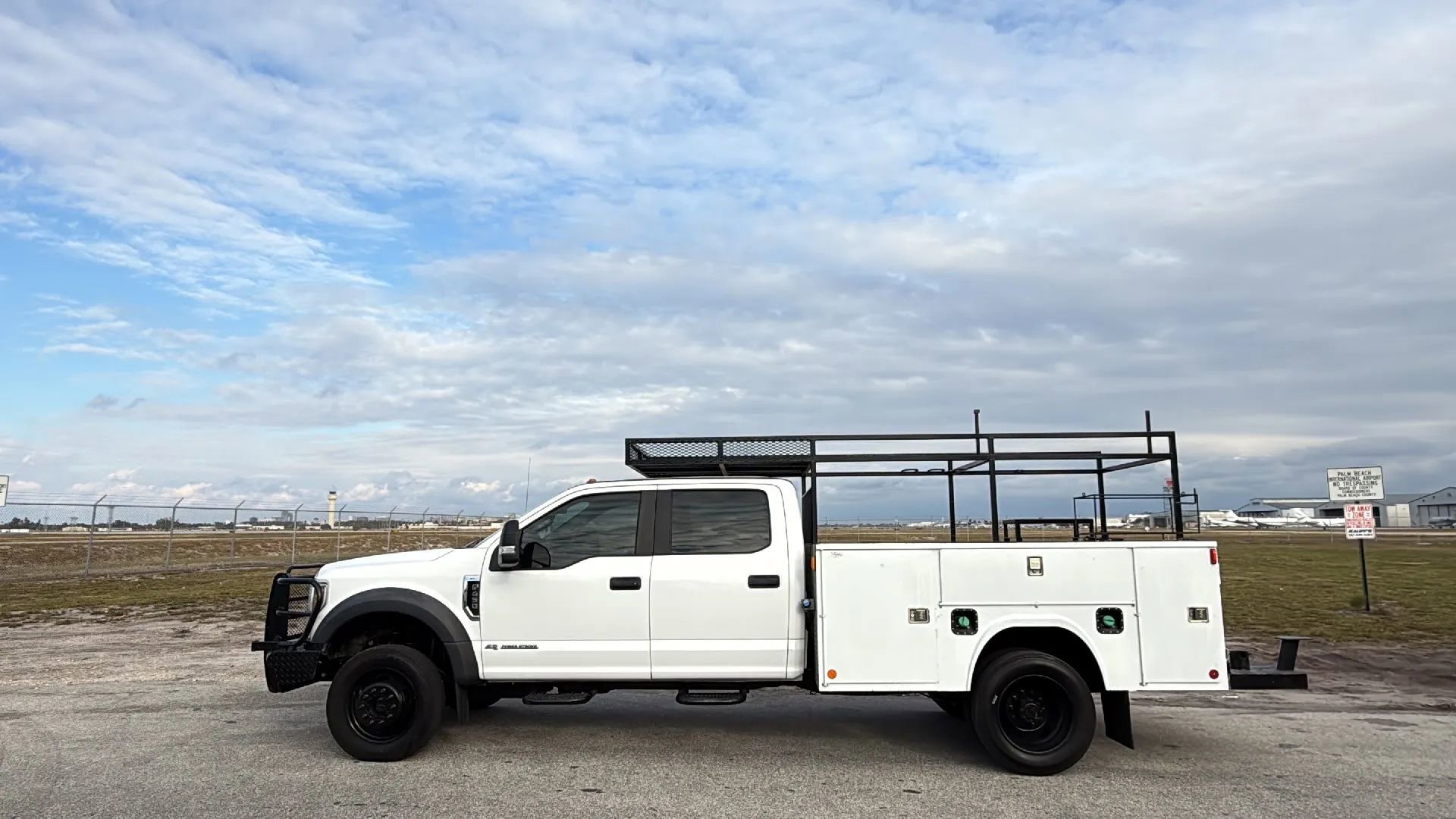 Used 2019 Ford F450 XL w/ Power Equipment Group image 2