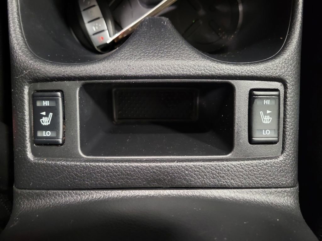 Used 2017 Nissan Rogue SV image 16