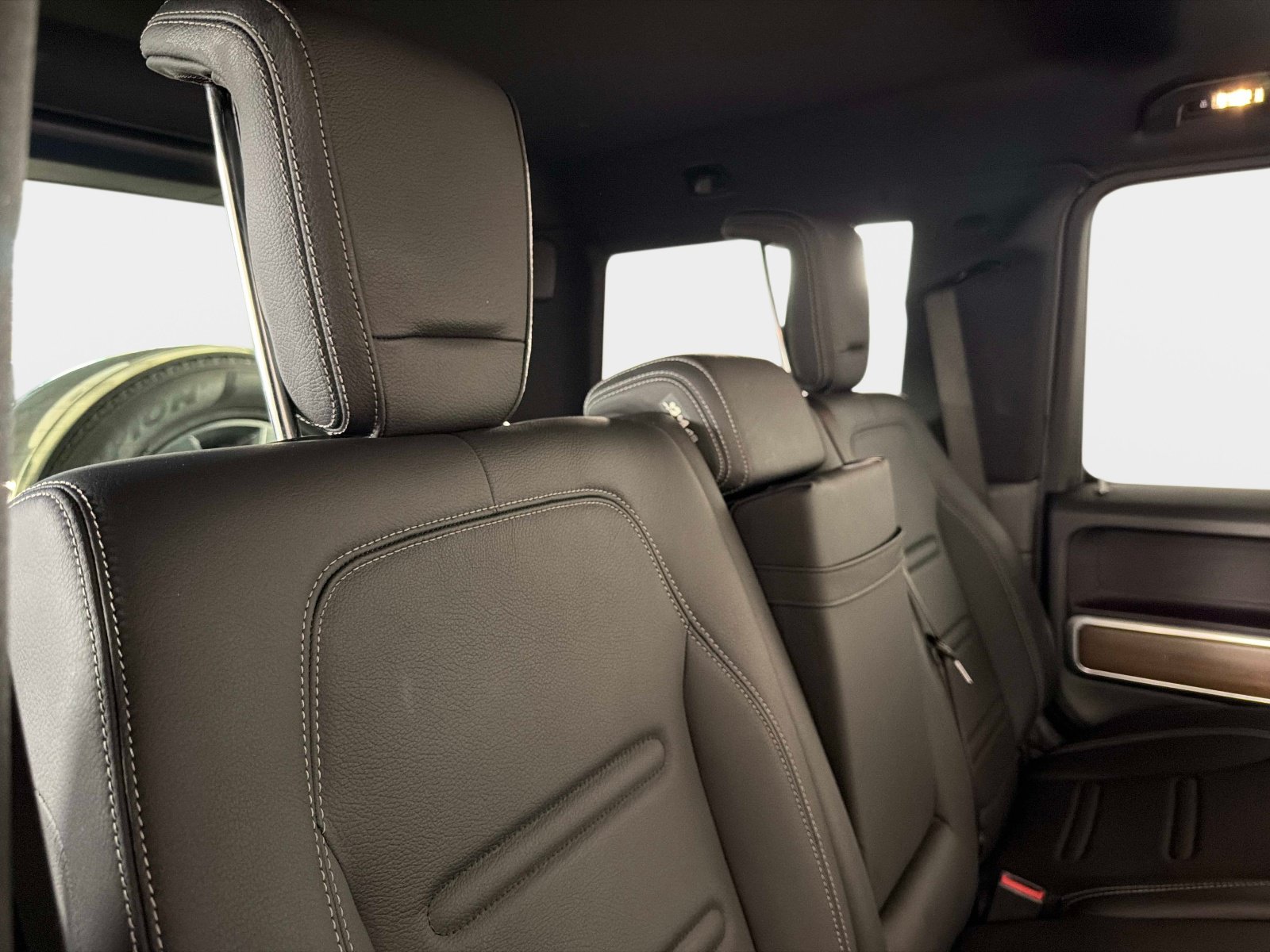 Used 2024 Mercedes-Benz G 550 image 28
