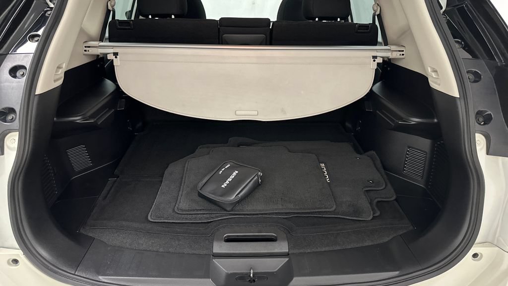 Certified 2020 Nissan Rogue SV w/ Sun & Sound Touring Package AWD/4WD image 13
