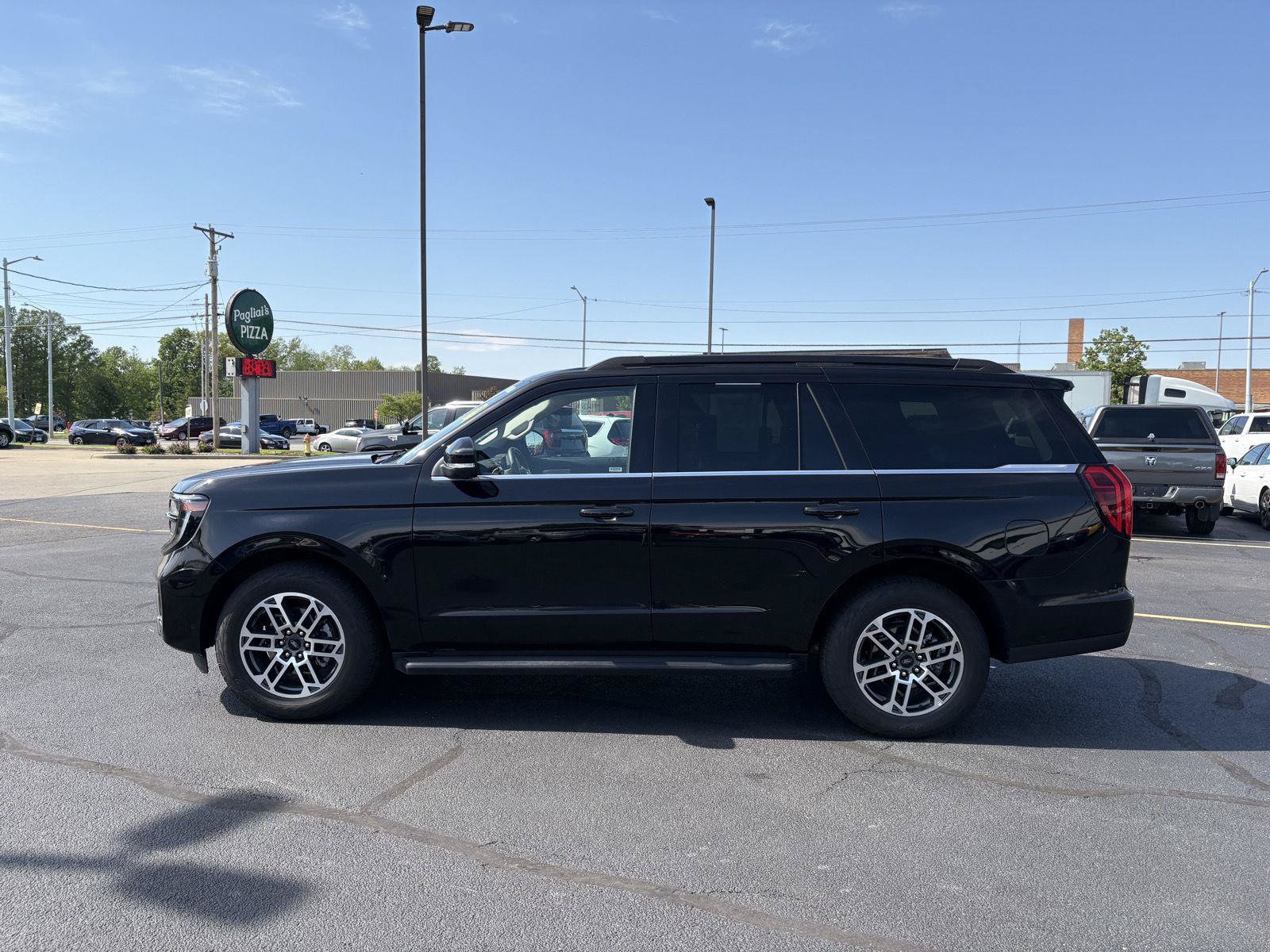 Used 2025 Ford Expedition Active AWD/4WD image 22