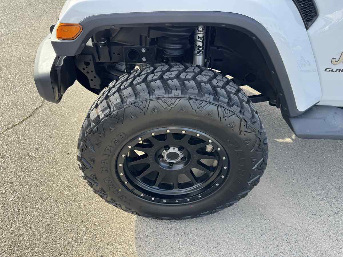 Used 2020 Jeep Gladiator Overland image 37