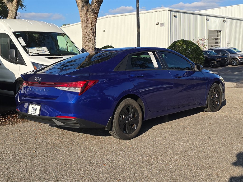 Used 2023 Hyundai Elantra SEL image 3