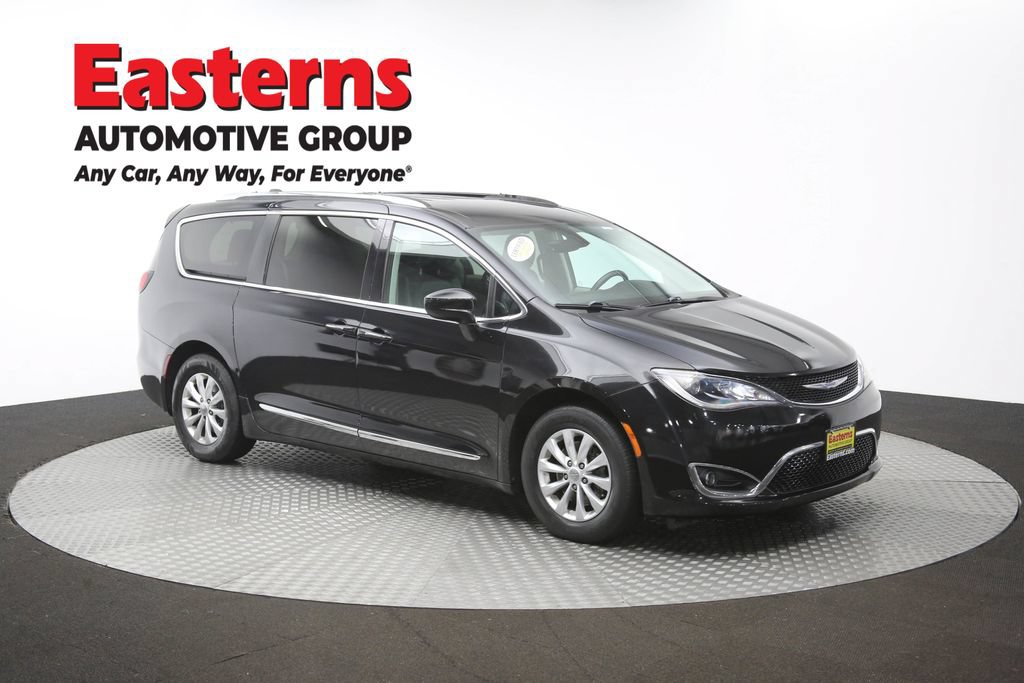 Used 2019 Chrysler Pacifica Touring-L FWD image 47