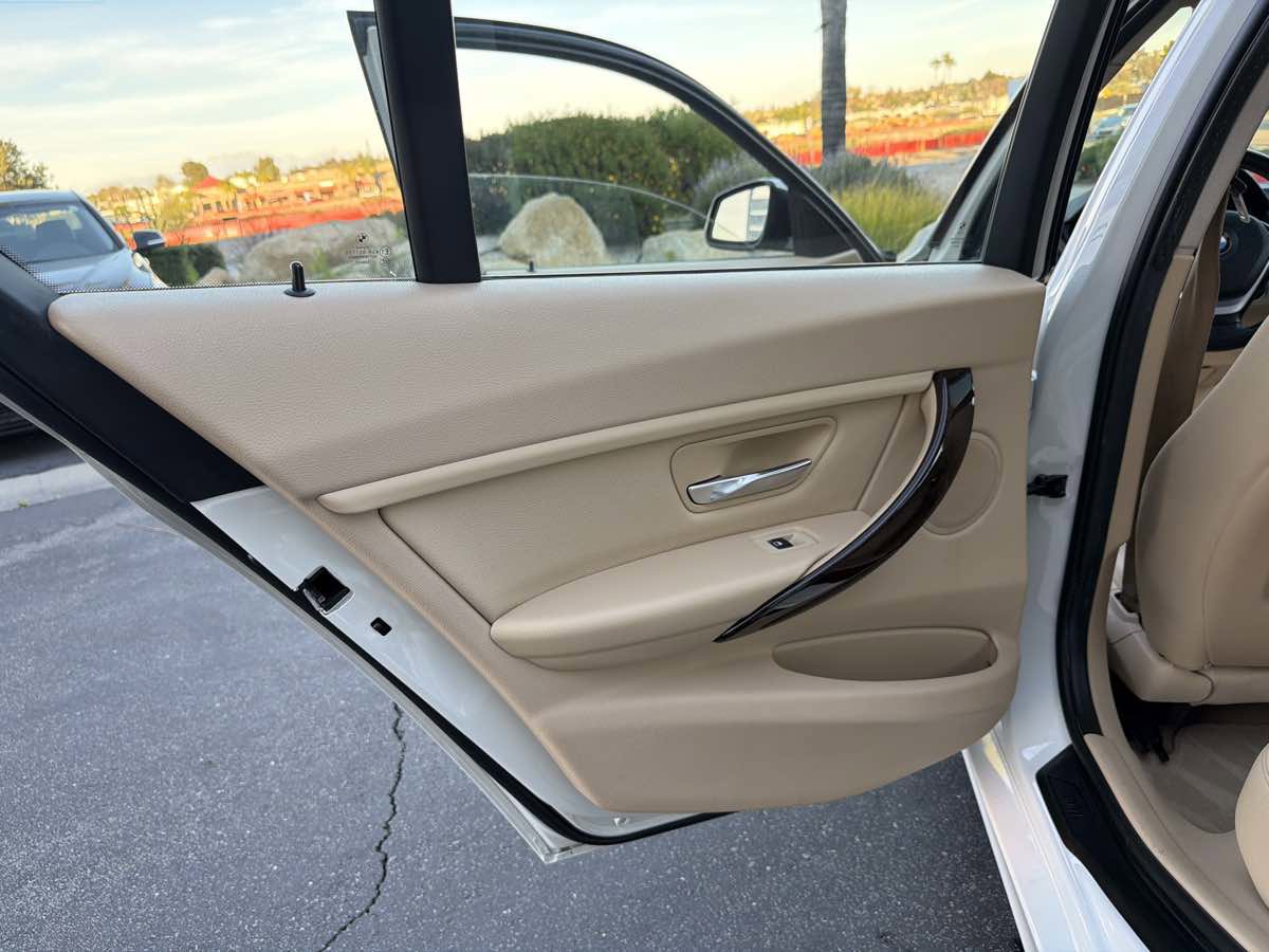 Used 2015 BMW 328i Sedan RWD image 24