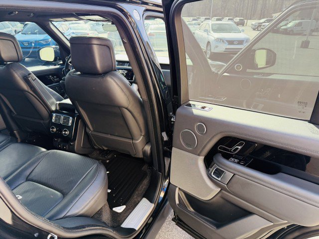 Used 2020 Land Rover Range Rover HSE image 28