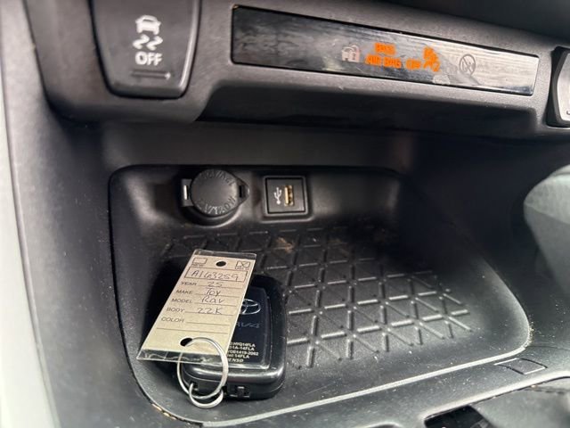 Used 2025 Toyota RAV4 XLE AWD/4WD image 17