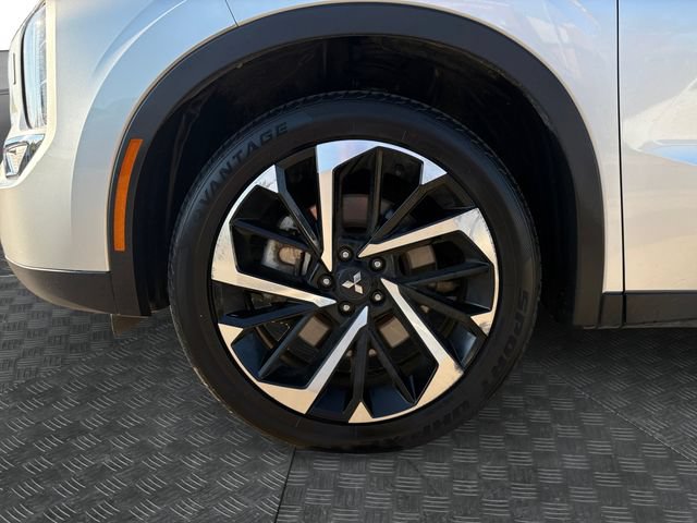 Used 2024 Mitsubishi Outlander SE AWD/4WD image 13