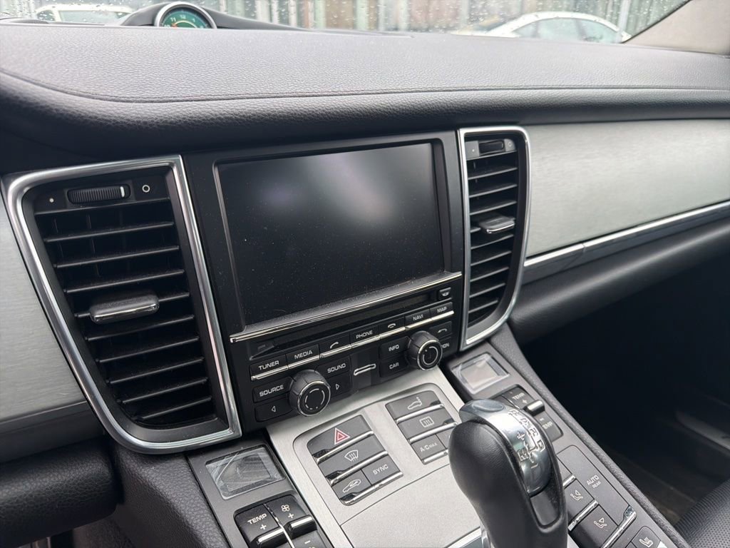 Used 2015 Porsche Panamera 4 AWD/4WD image 38
