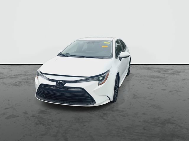 Used 2025 Toyota Corolla LE image 3