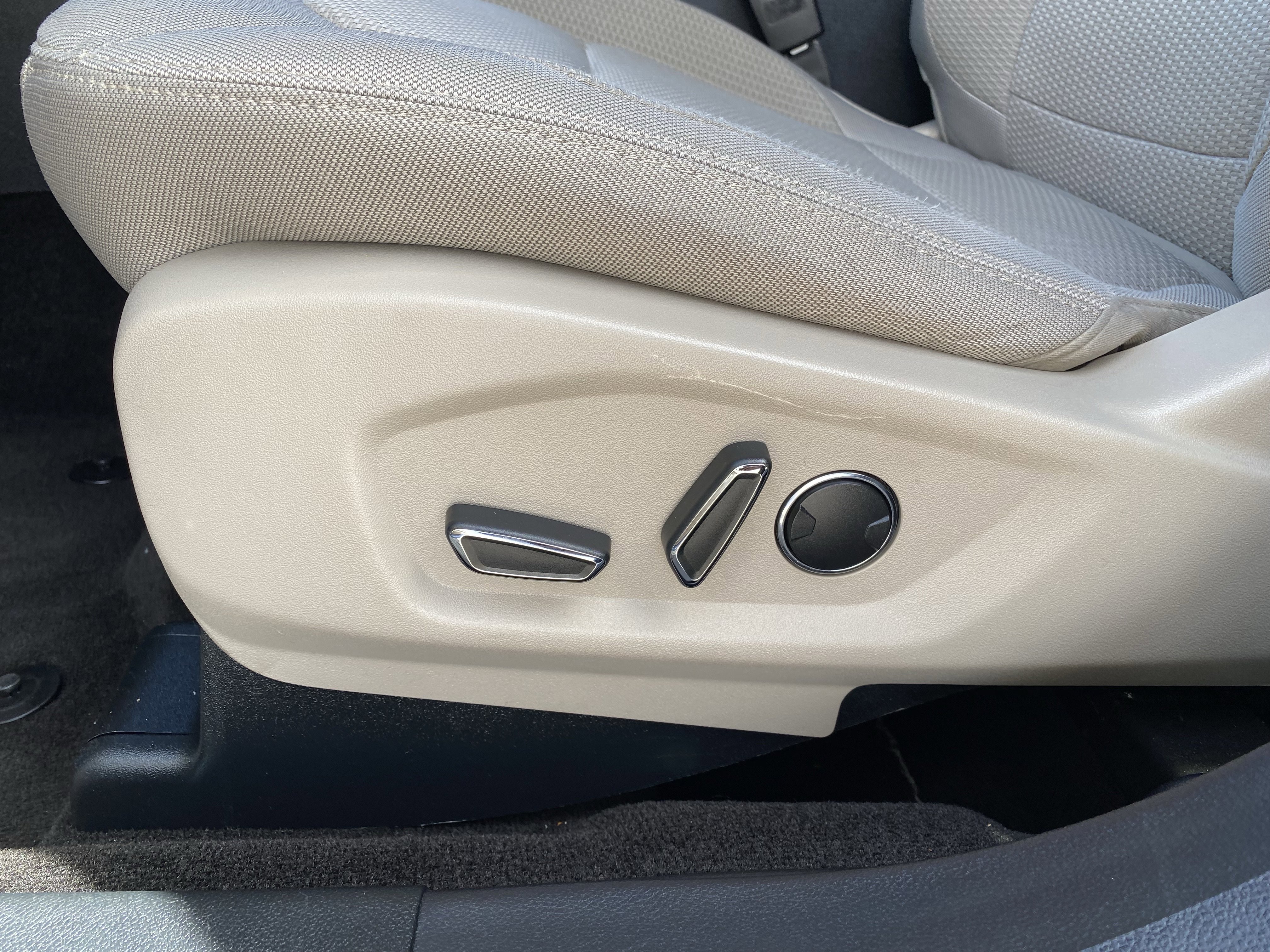 Used 2018 Ford Explorer XLT image 22