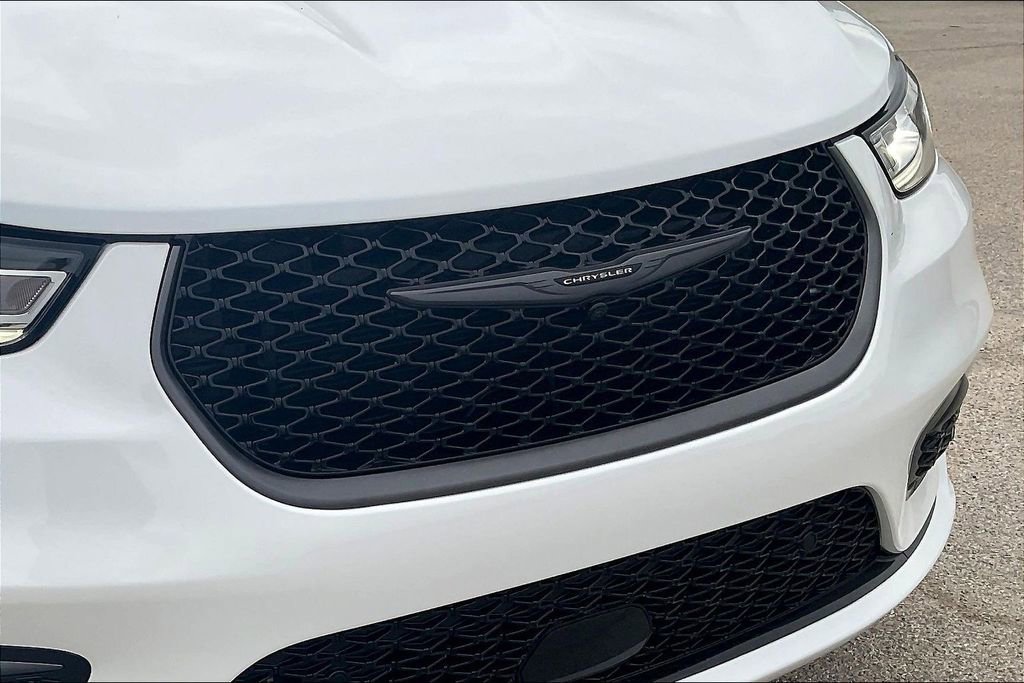 New 2026 Chrysler Pacifica Select image 28