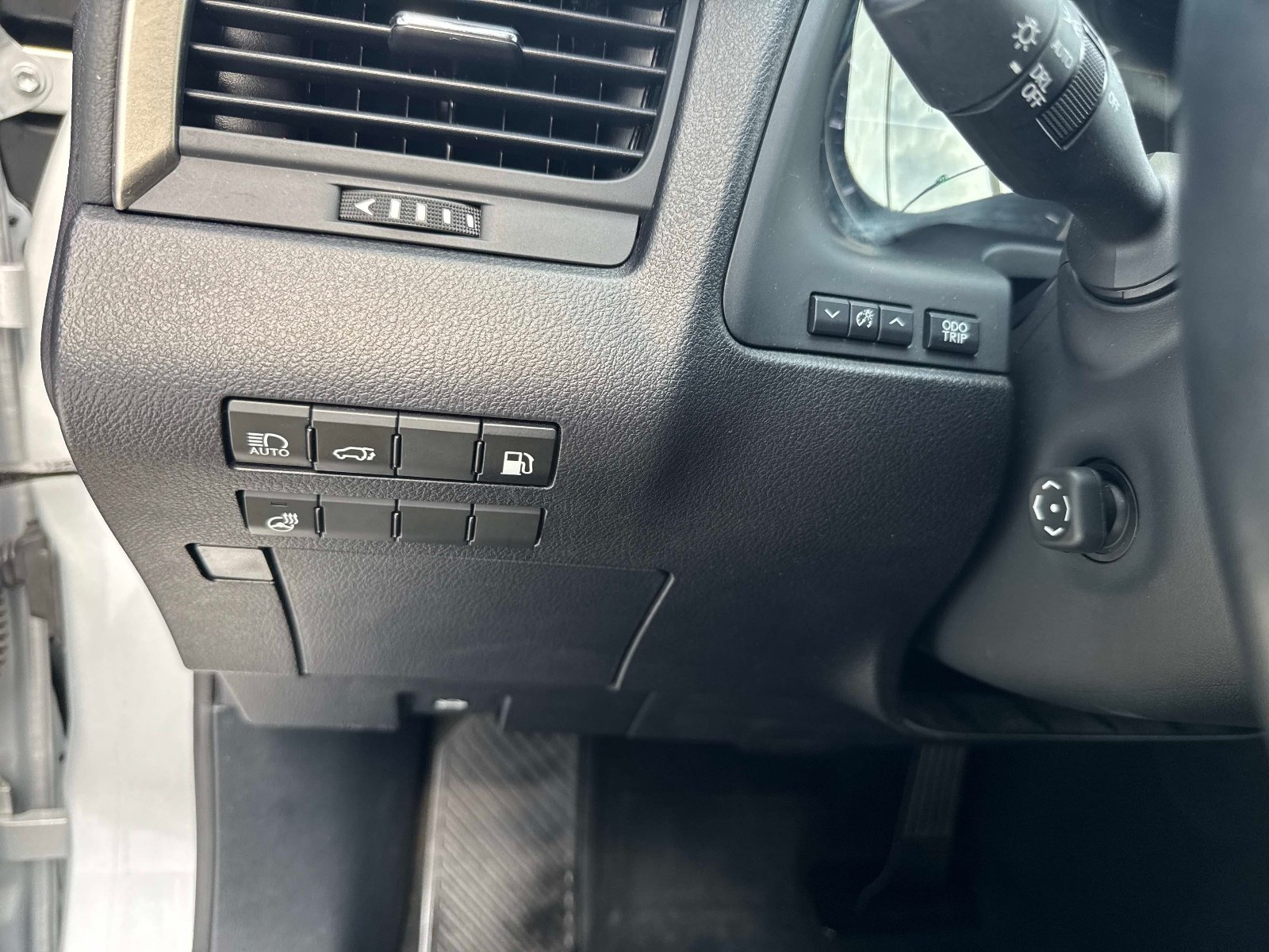 Used 2018 Lexus RX 450h AWD w/ Premium Package image 33