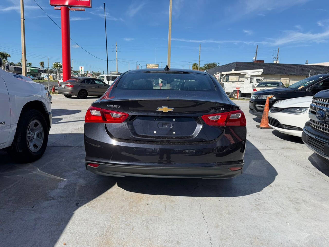 Used 2023 Chevrolet Malibu LT w/ Driver Confidence Package FWD image 4