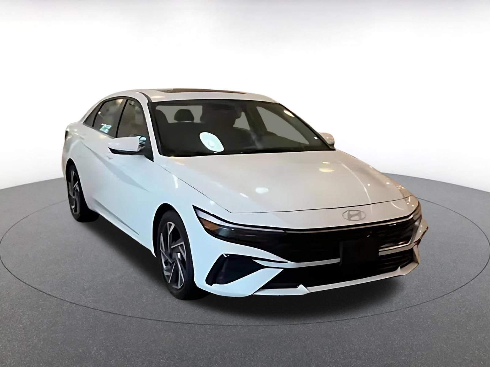 Used 2025 Hyundai Elantra SEL FWD image 3