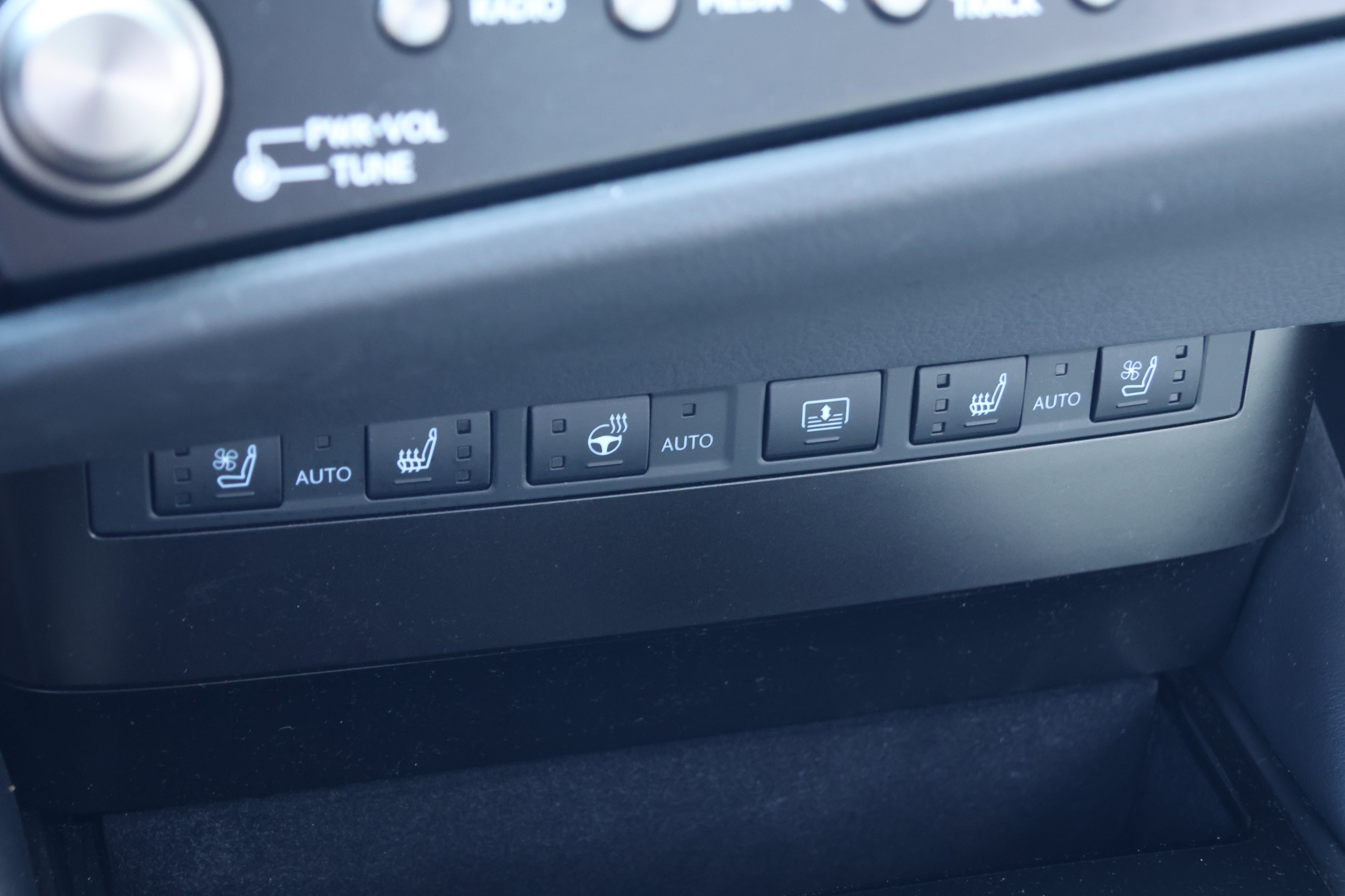 Used 2024 Lexus ES 350 Ultra Luxury w/ Accessory Package (Z2) FWD image 28