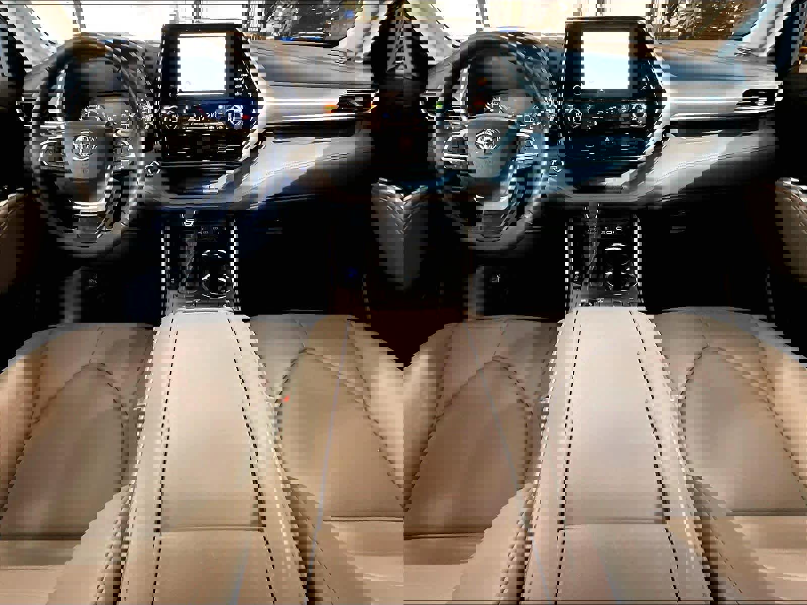 Used 2023 Toyota Highlander XLE image 22