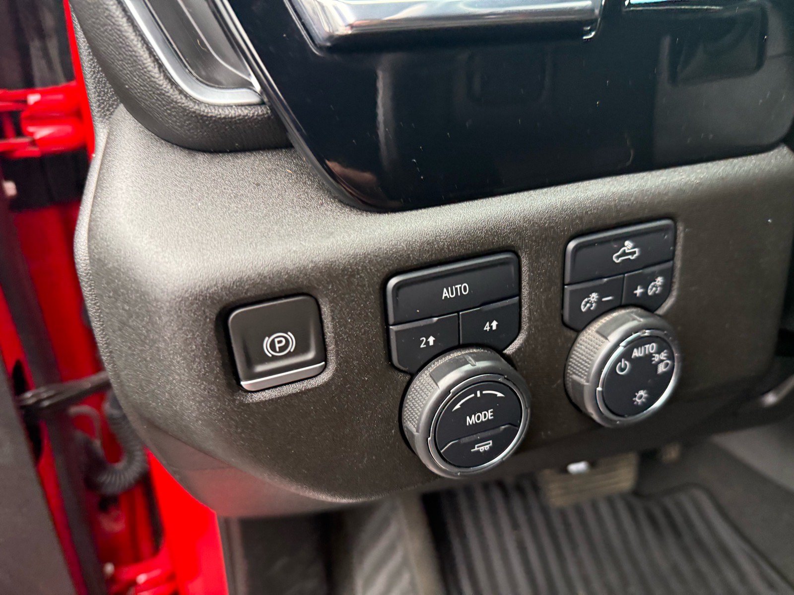 Used 2023 Chevrolet Silverado 1500 LT AWD/4WD image 15
