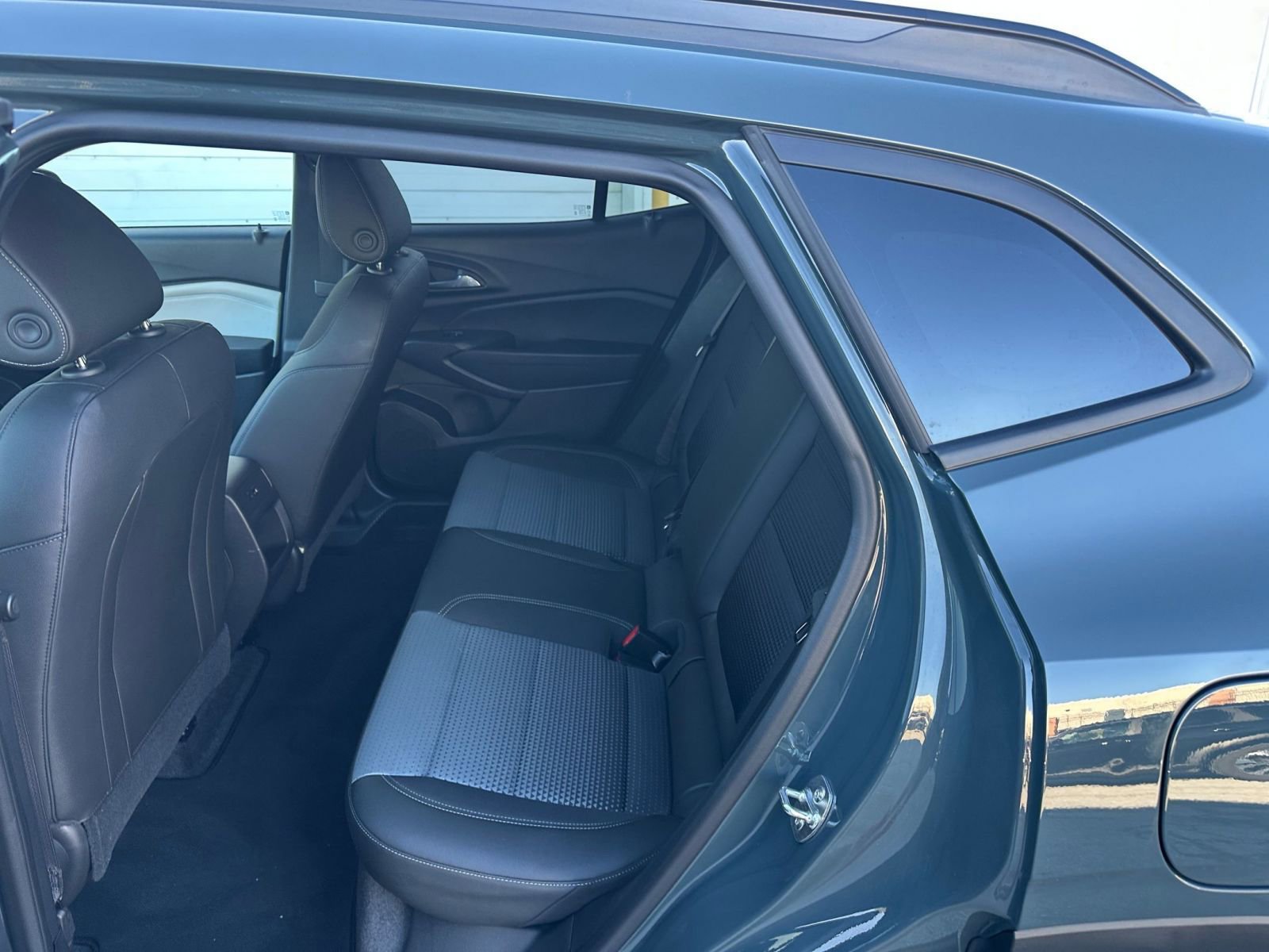 Used 2025 Chevrolet Trax LT image 23