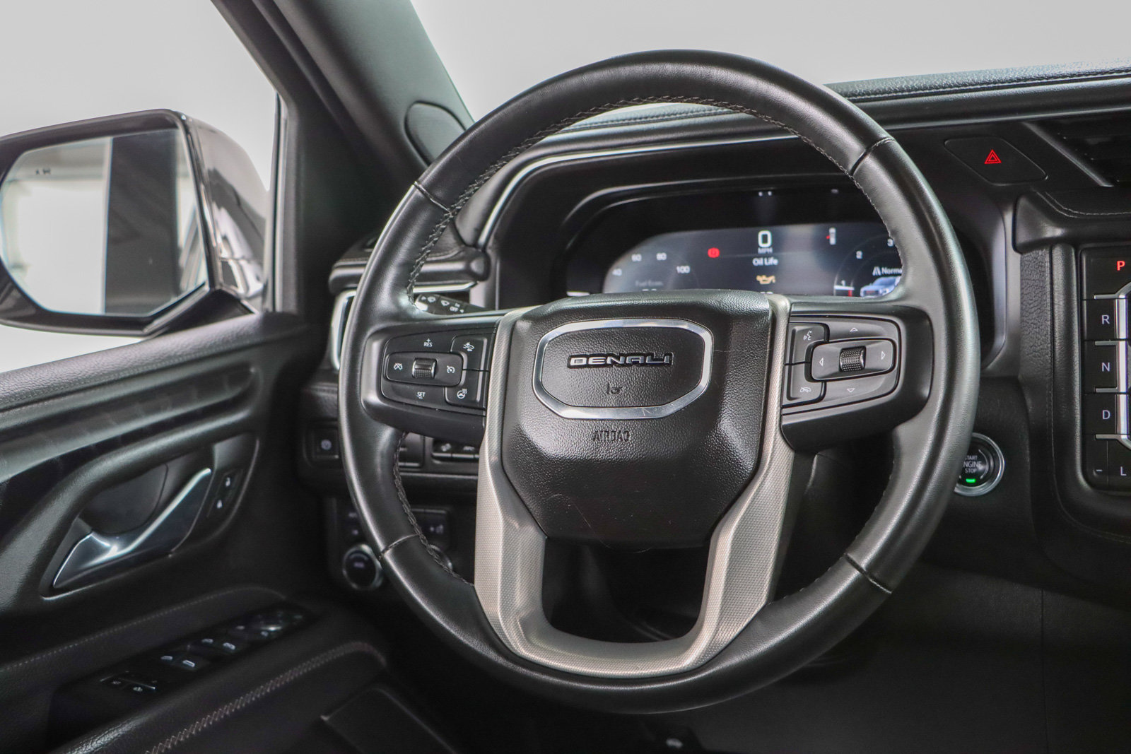 Used 2023 GMC Yukon XL Denali AWD/4WD image 13