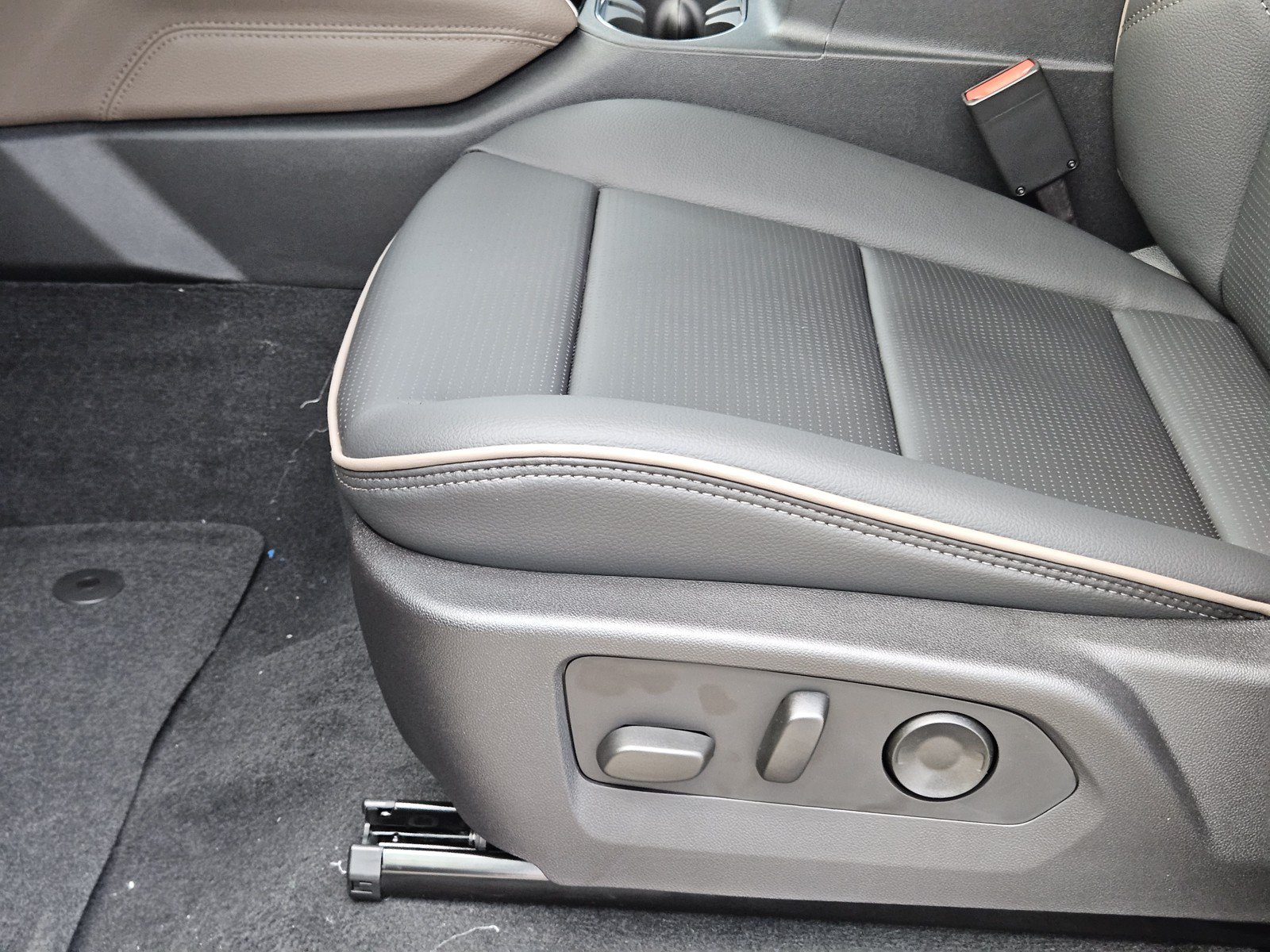 New 2026 GMC Canyon Denali AWD/4WD image 17