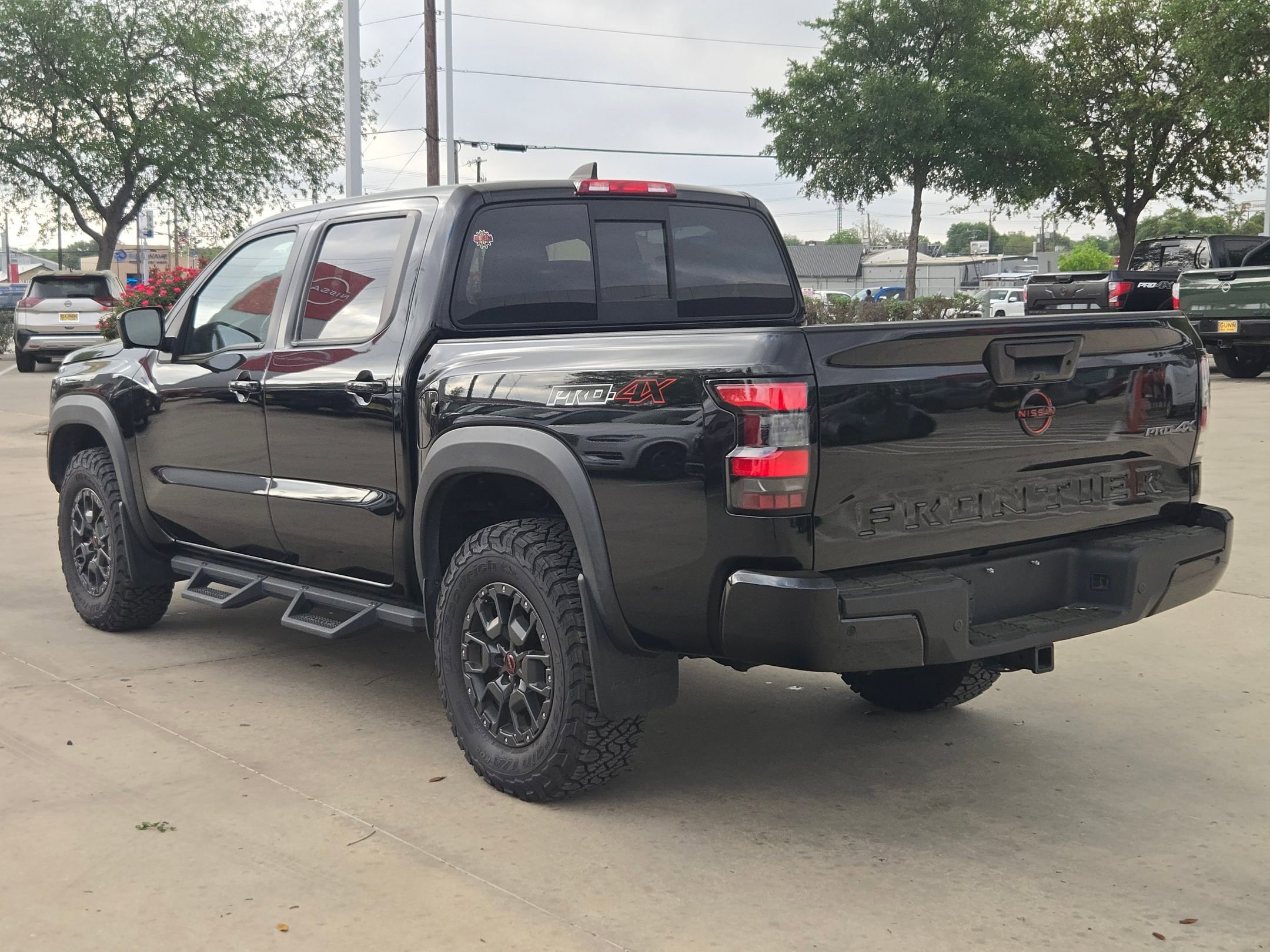 Used 2022 Nissan Frontier PRO-4X w/ Pro-4X Premium Package image 5