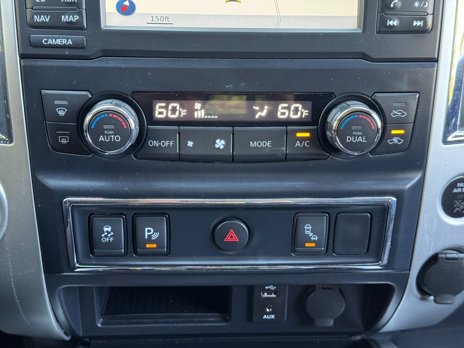 Used 2018 Nissan Titan SV w/ SV Convenience Package image 24