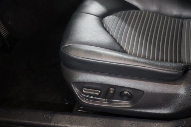 Certified 2020 Toyota Camry SE image 13