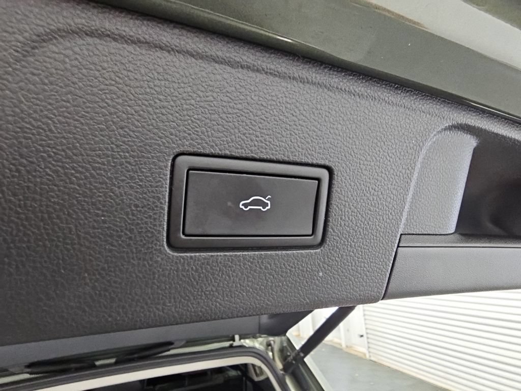 Used 2024 Volkswagen Atlas Peak Edition SEL AWD/4WD image 35