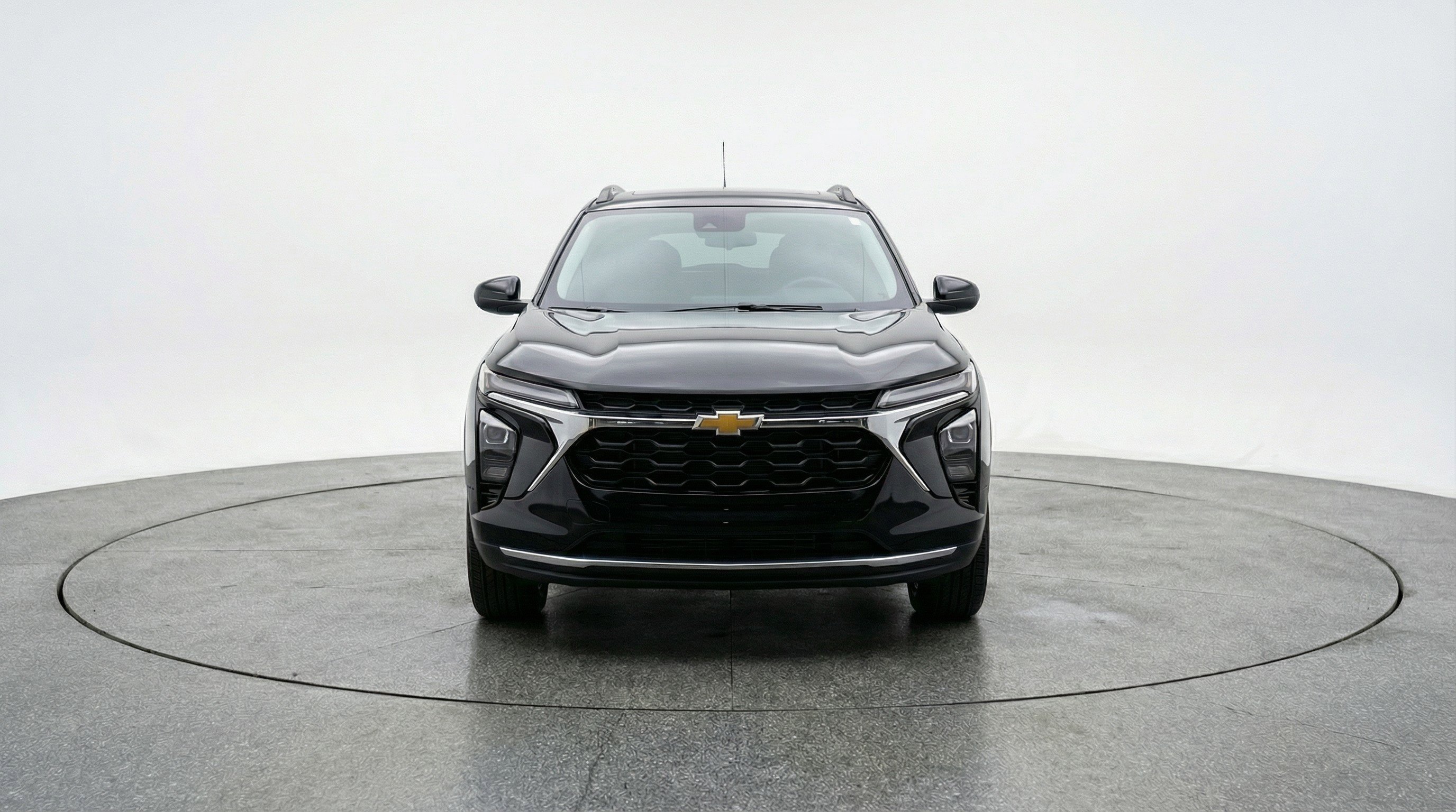 Used 2025 Chevrolet Trax LT image 2