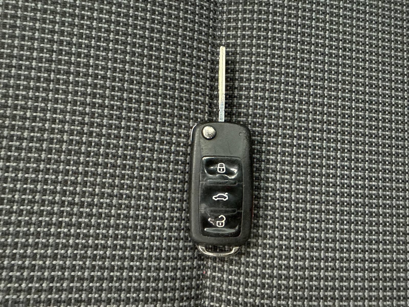 Used 2018 Volkswagen Beetle 2.0T S FWD image 50