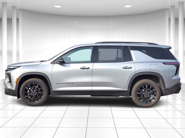 Used 2026 Chevrolet Traverse LT w/ Midnight/Sport Edition FWD image 2