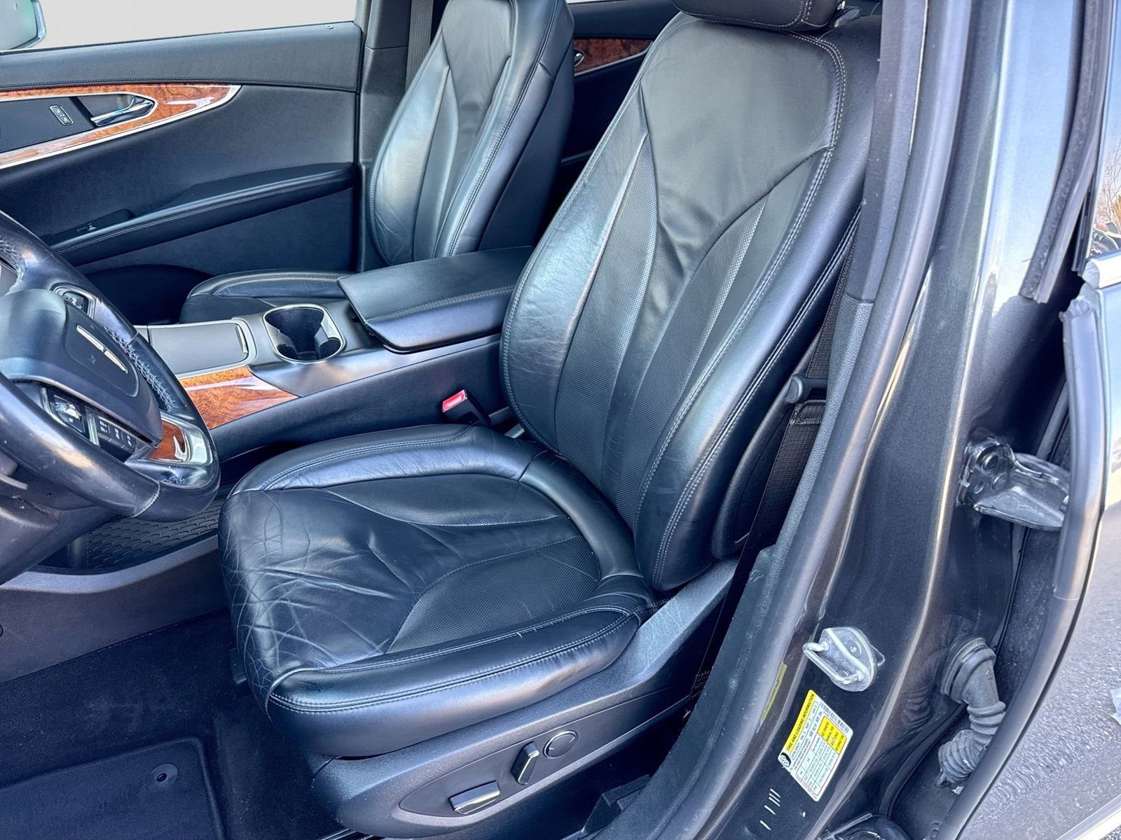 Used 2019 Lincoln Nautilus Select image 15