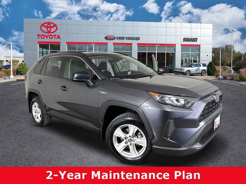 Used 2021 Toyota RAV4 LE image 1