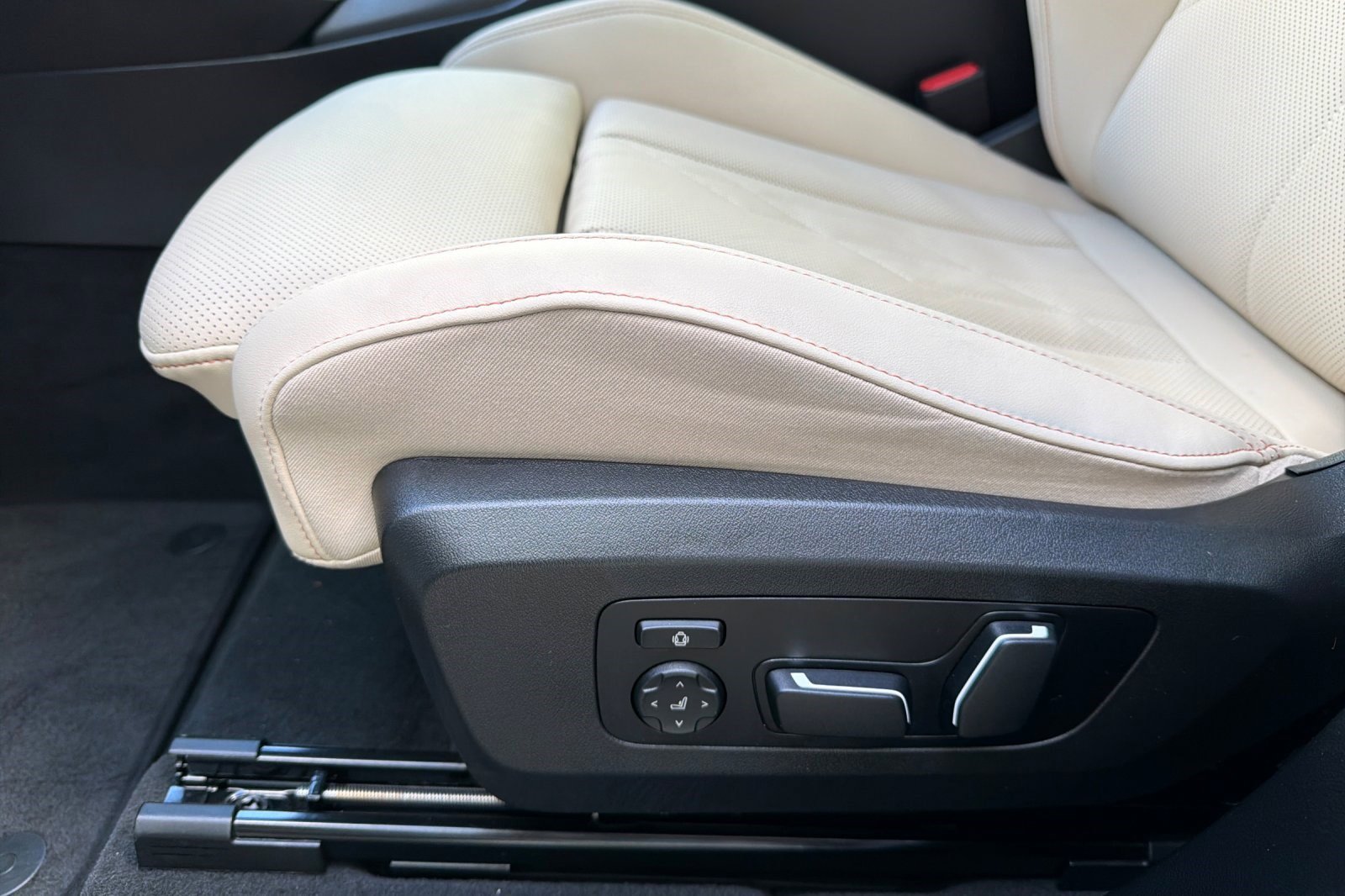 Used 2025 BMW X3 xDrive30i w/ Convenience Package image 14