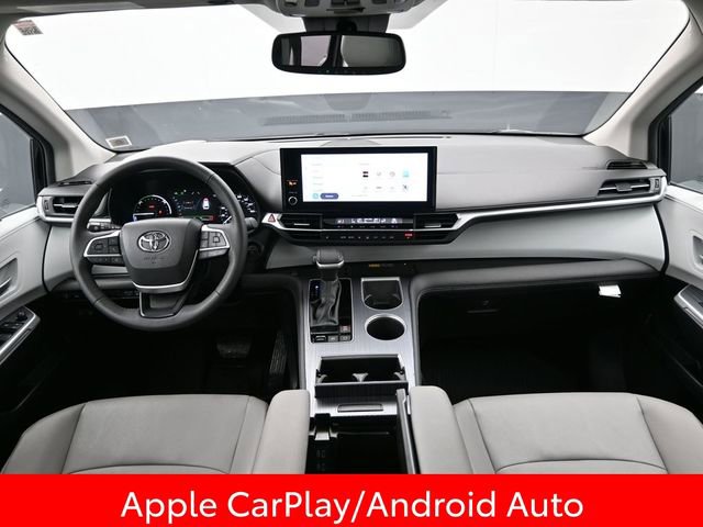 Used 2025 Toyota Sienna XLE image 11