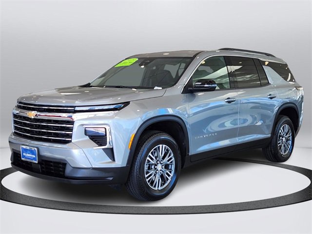 Used 2025 Chevrolet Traverse LT