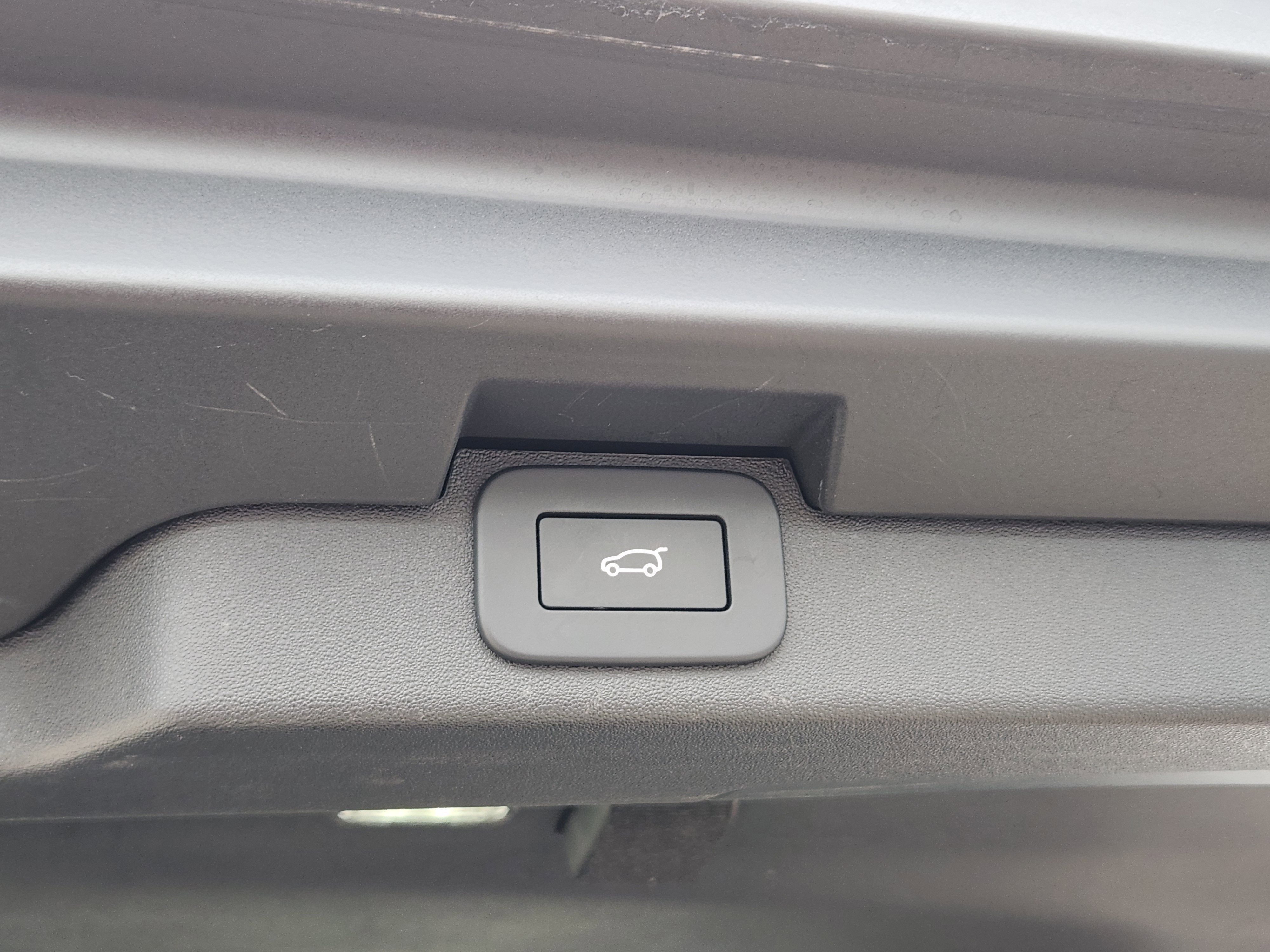 Certified 2025 Land Rover Discovery S image 37