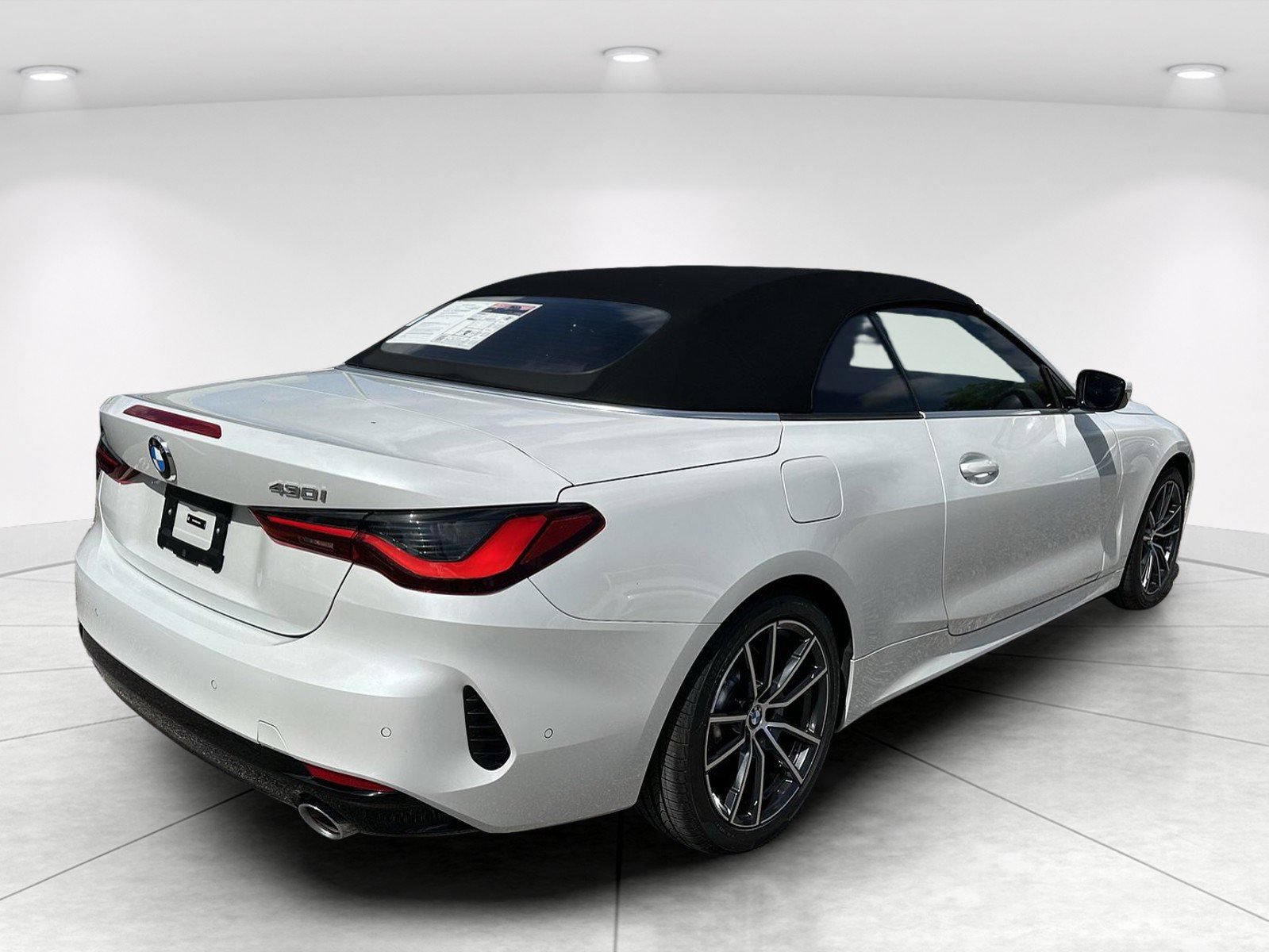 Certified 2025 BMW 430i Convertible w/ Premium Package RWD image 4