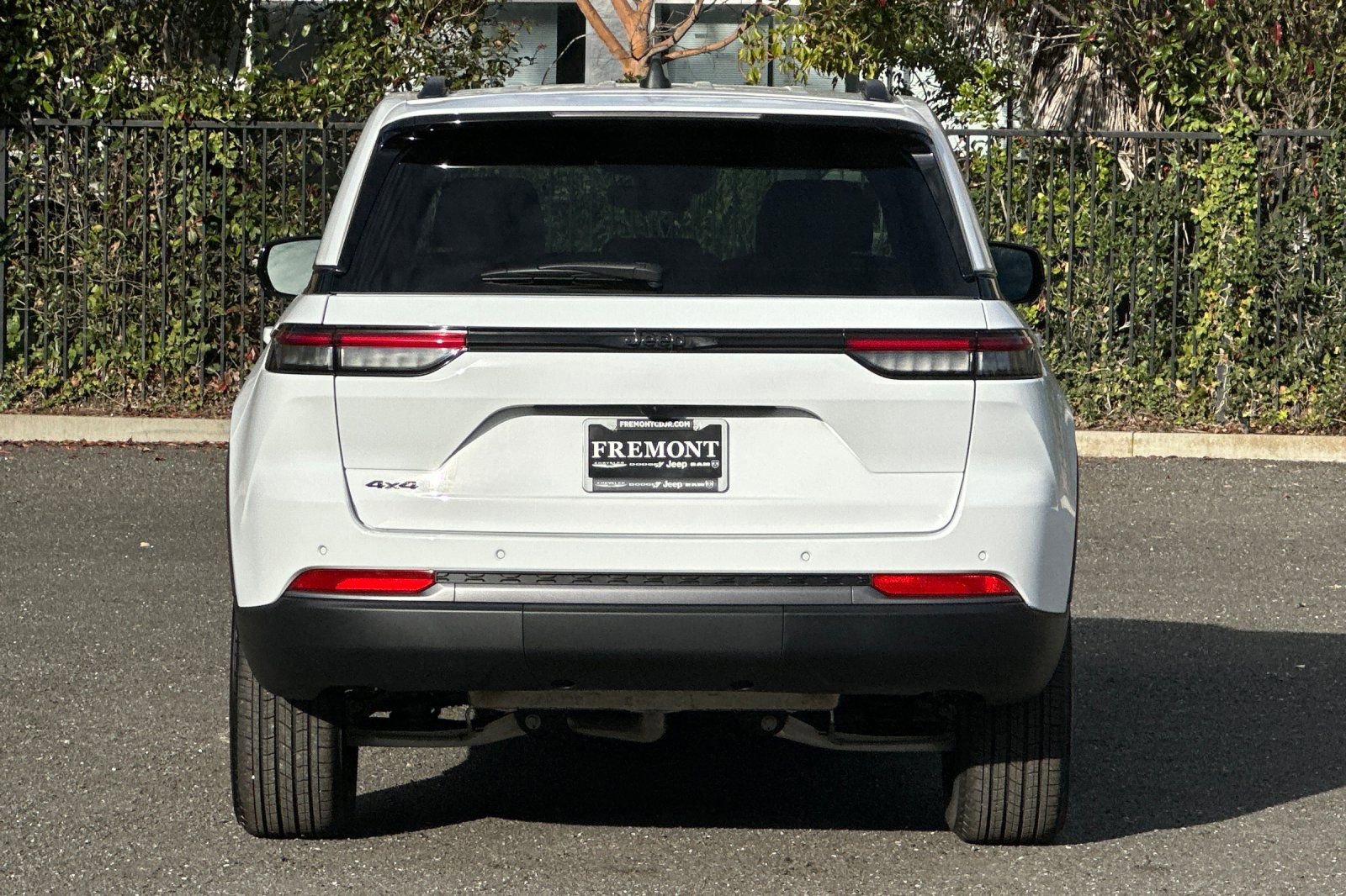 New 2026 Jeep Grand Cherokee Altitude AWD/4WD image 4