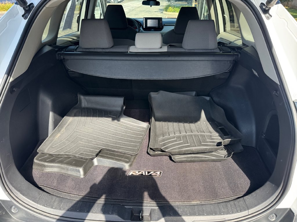 Used 2020 Toyota RAV4 XLE w/ Convenience Package AWD/4WD image 16