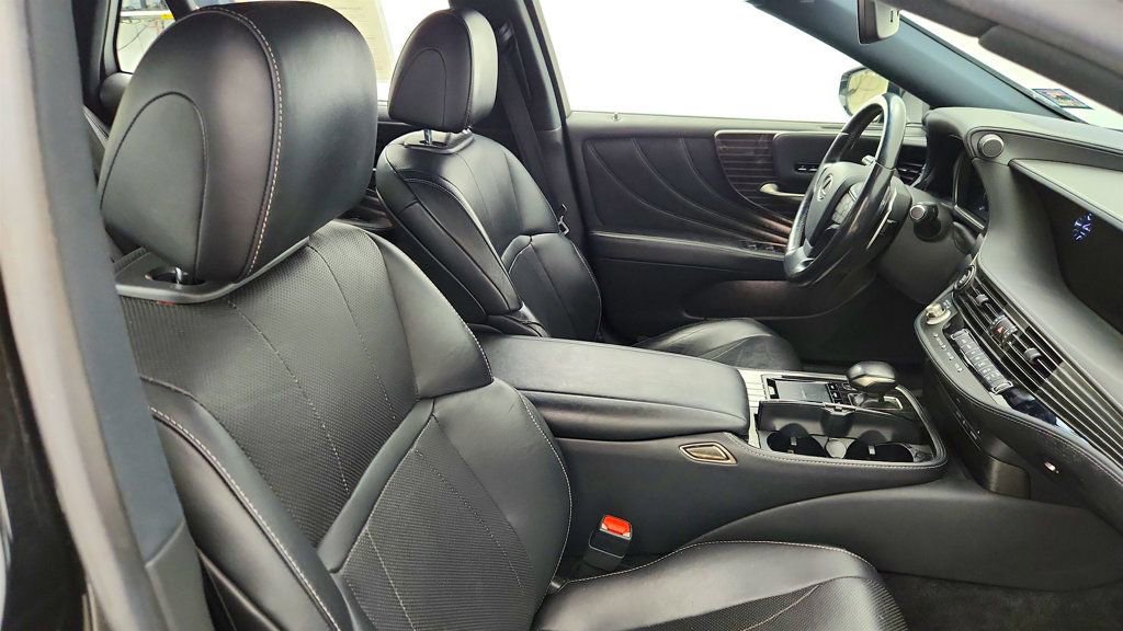 Used 2019 Lexus LS 500 AWD w/ Accessory Package (Z1) image 24
