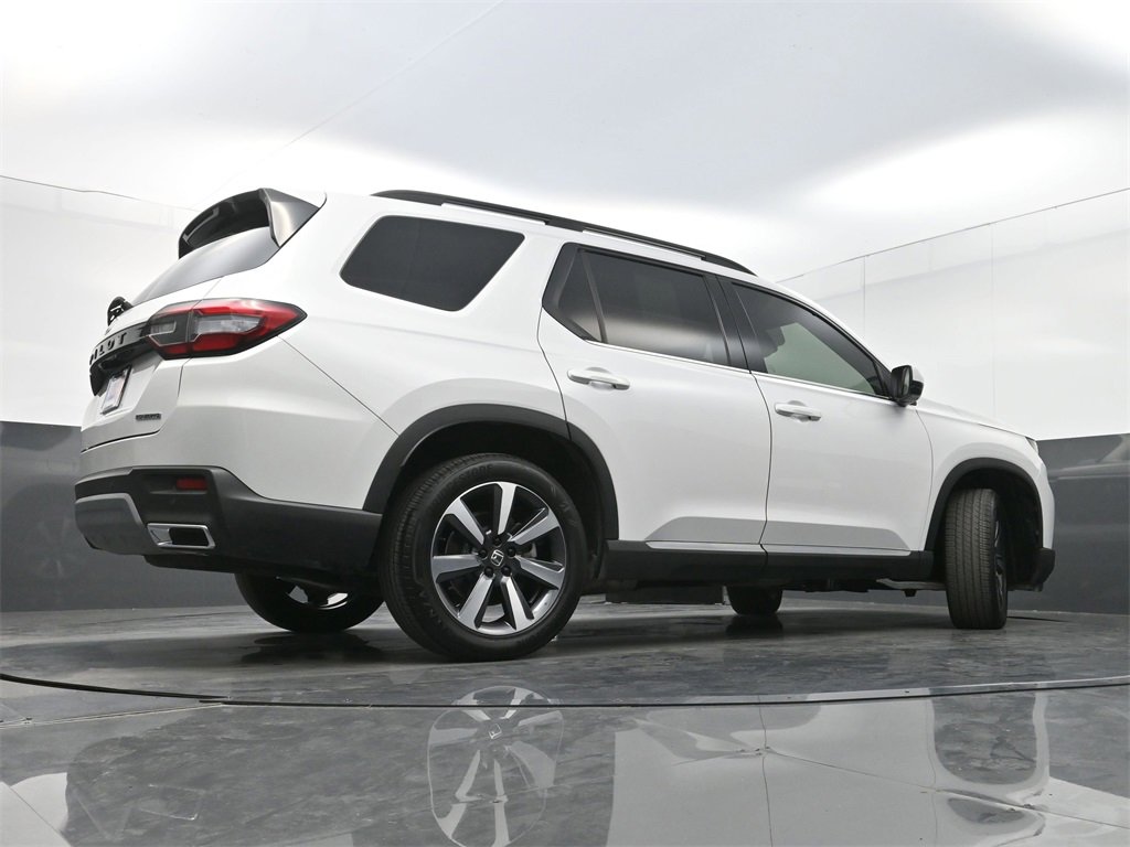Used 2025 Honda Pilot Touring image 33